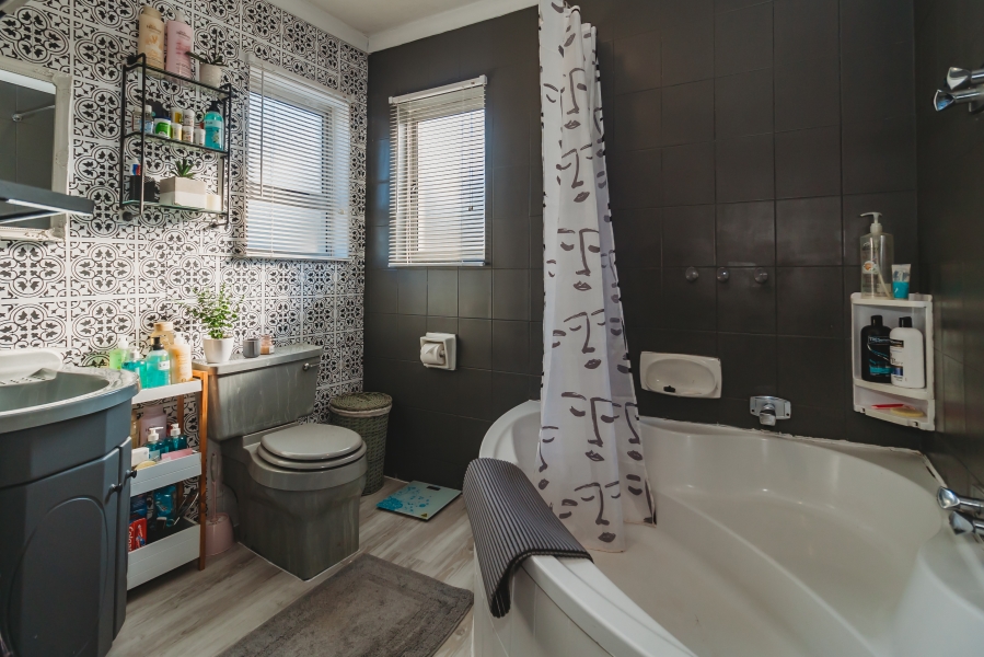 5 Bedroom Property for Sale in Blanco Western Cape